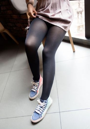 黑衣女人