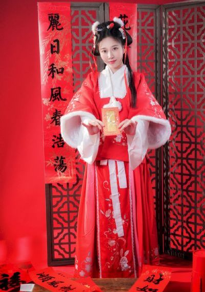 富贵再三逼人