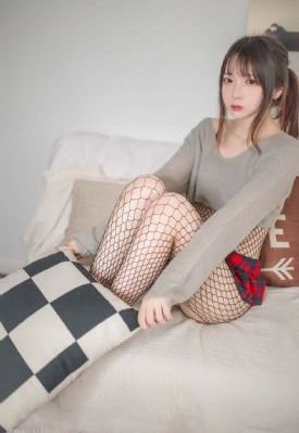 戴着面具跳舞